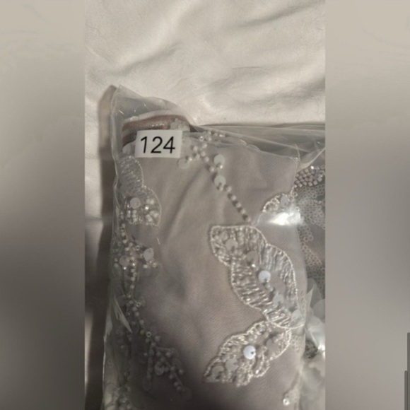 Elliatt Evadne Bridal Gown in Ivory/ Size Small - Picture 10 of 10